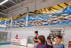 Вывеска в торговом зале супермаркета