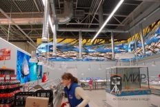 Вывеска в торговом зале супермаркета